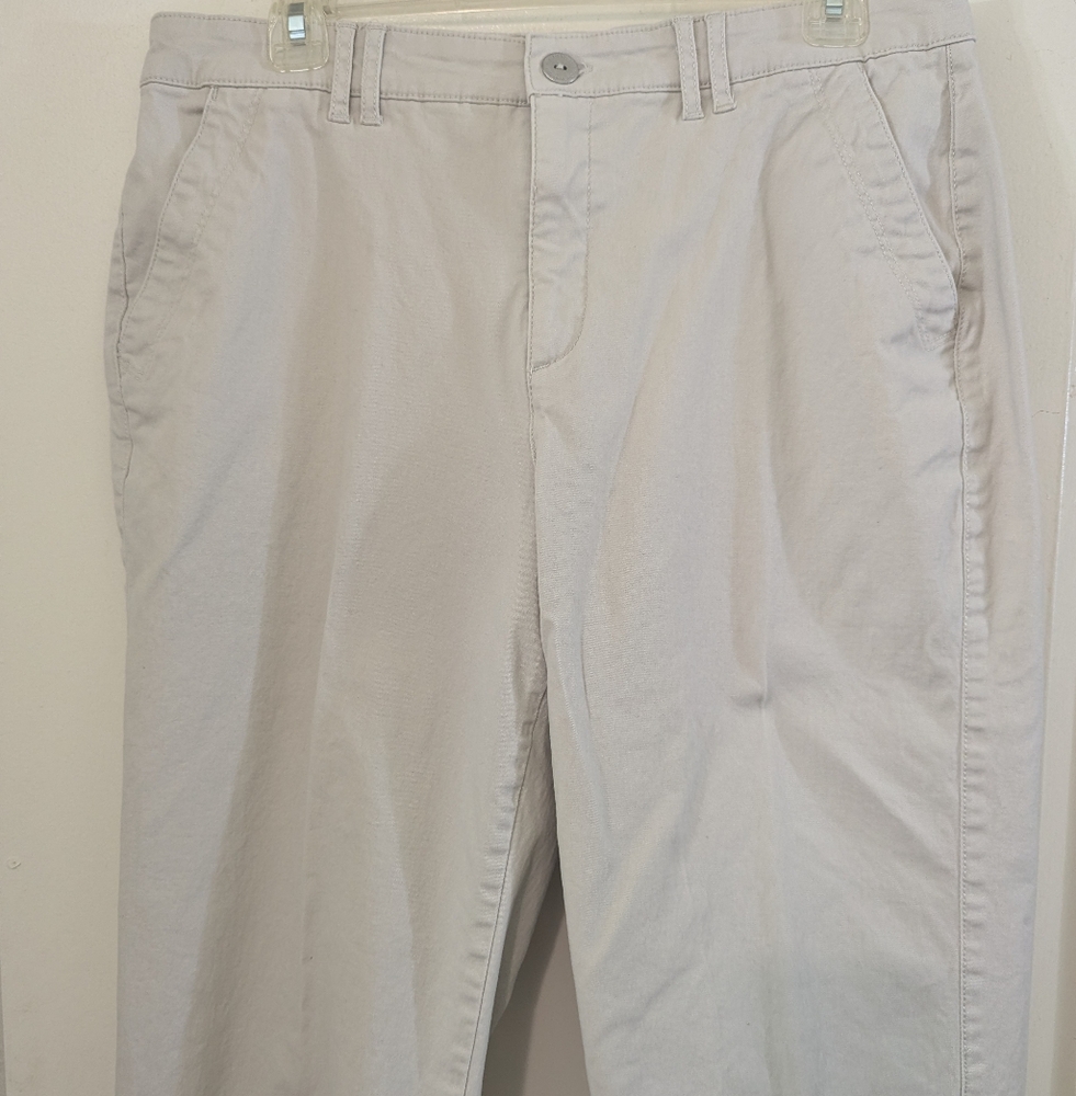 Womens Gloria Vanderbilt Khaki Capris Size 12